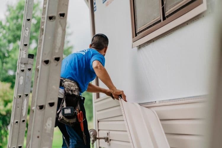 house siding contractor worker