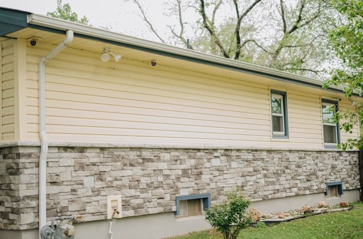 siding with cobble